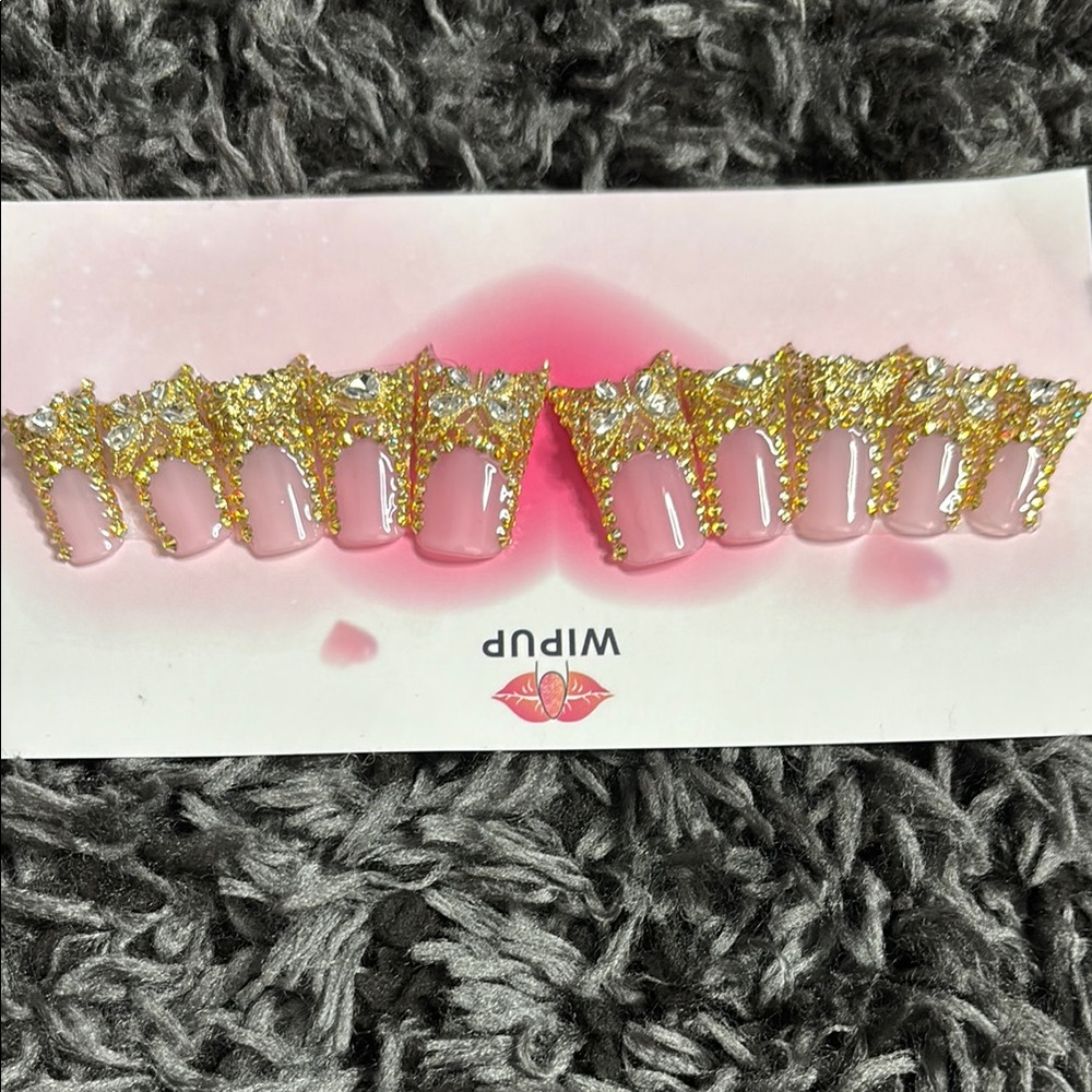 Press on nails